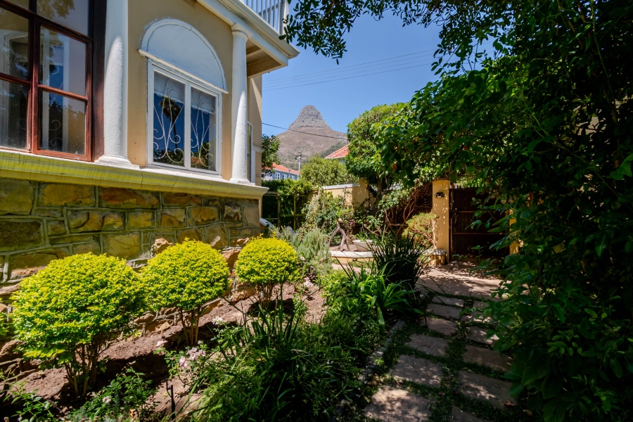 6 Bedroom Property for Sale in Fresnaye Western Cape